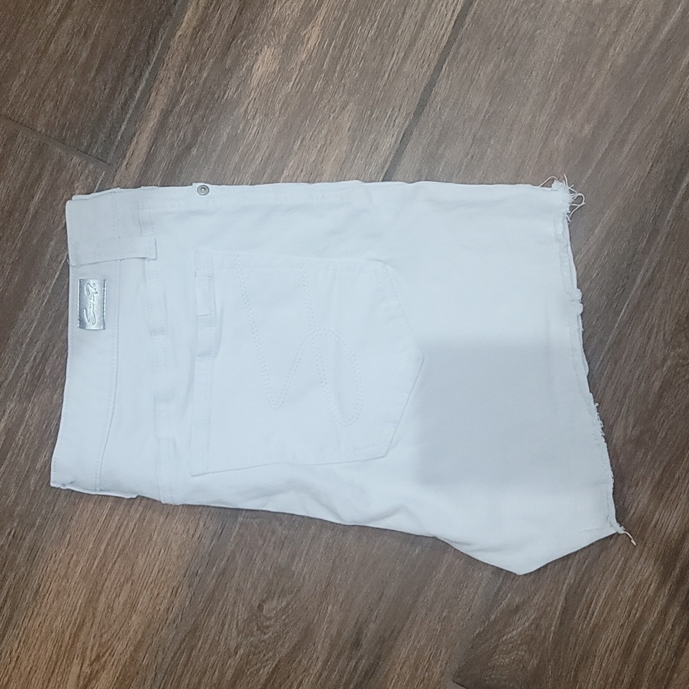 Seven 7⃣ shorts